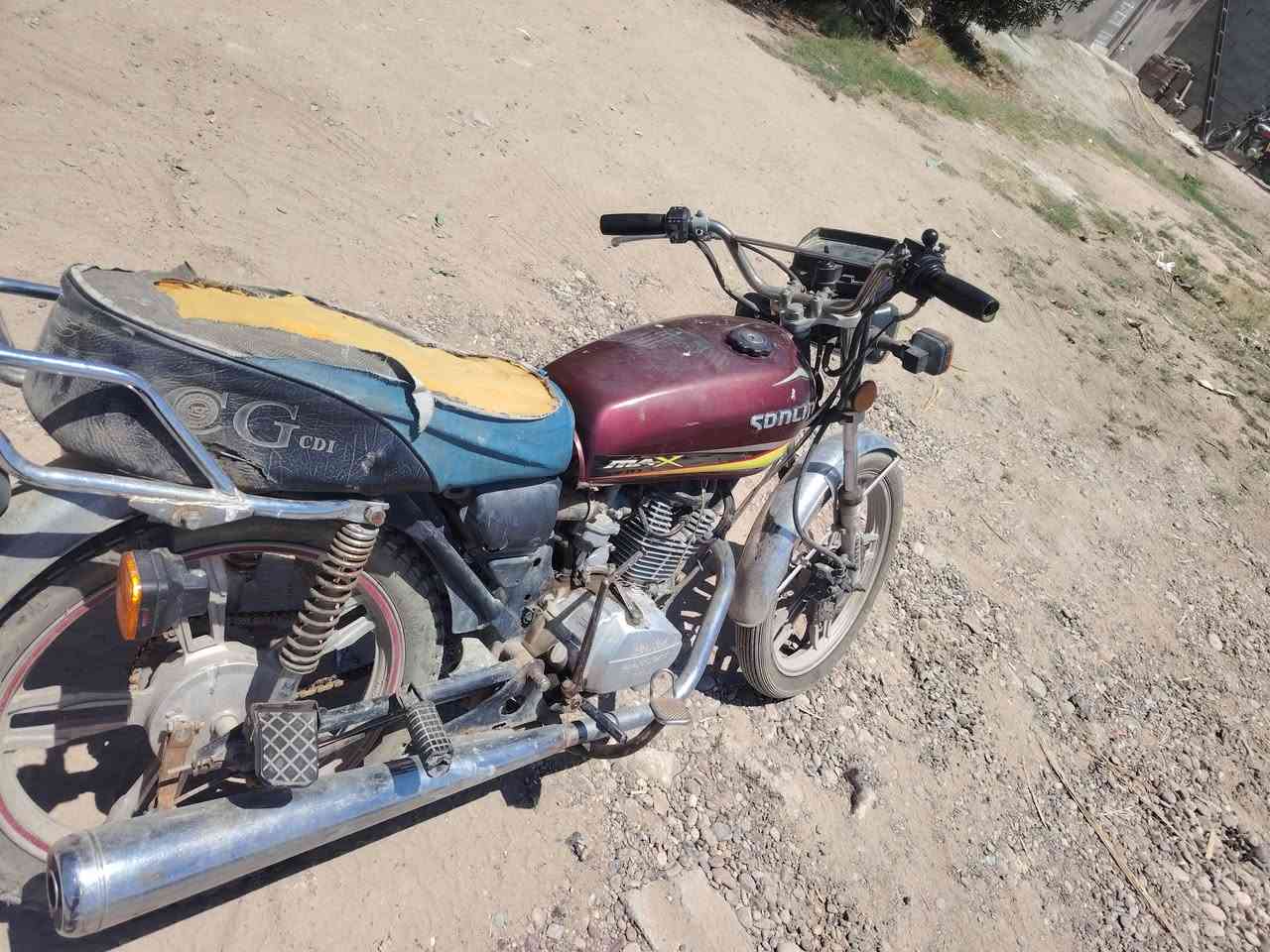 دراجة 5گير🏍️🏍️🏍️ 
دينها گامز
التاير الامامي بنجر
الكهربائيات كلها طافيه🛑 
الهندر مال ستوته🚜🚜 
دهن بدلت الها العام يوم 6 محرم🕒🕒 
براغي المكينه مرتخيه وطالعه ما ادري ليش🤷 
البريكات يشتغلن بس ما يوگفن الدراجة من تمشي
الصالنصه مرتخيه 👈👉 
الكشن مدري السرج مهترأ ممزق في حالة يرثا لها💔 
الدراجه اوراق اوراقها كاملة. بس ضايعه 💔 
رايدها ب 300
مكاني التاجي
24 ابو عضام


**إذا كنت صاحب هذا الإعلان وتريد حذفه لأي سبب، رجاءا أرسل رسالة إلى الدعم الفني**