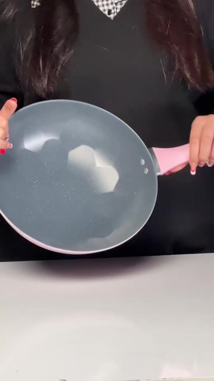 🍳💖 مقلاة عميقة وردية بتصميم خلية النحل ✨

سطح غير لاصق سهل التنظيف 🧽
مقبض مريح وآمن للتعليق 👐
عمق مثالي للقلي والتحمير 💨

ضيفي لمسة مرح وأناقة لمطبخك! 🌸
#السعر_باول_تعليق


**إذا كنت صاحب هذا الإعلان وتريد حذفه لأي سبب، رجاءا أرسل رسالة إلى الدعم الفني**