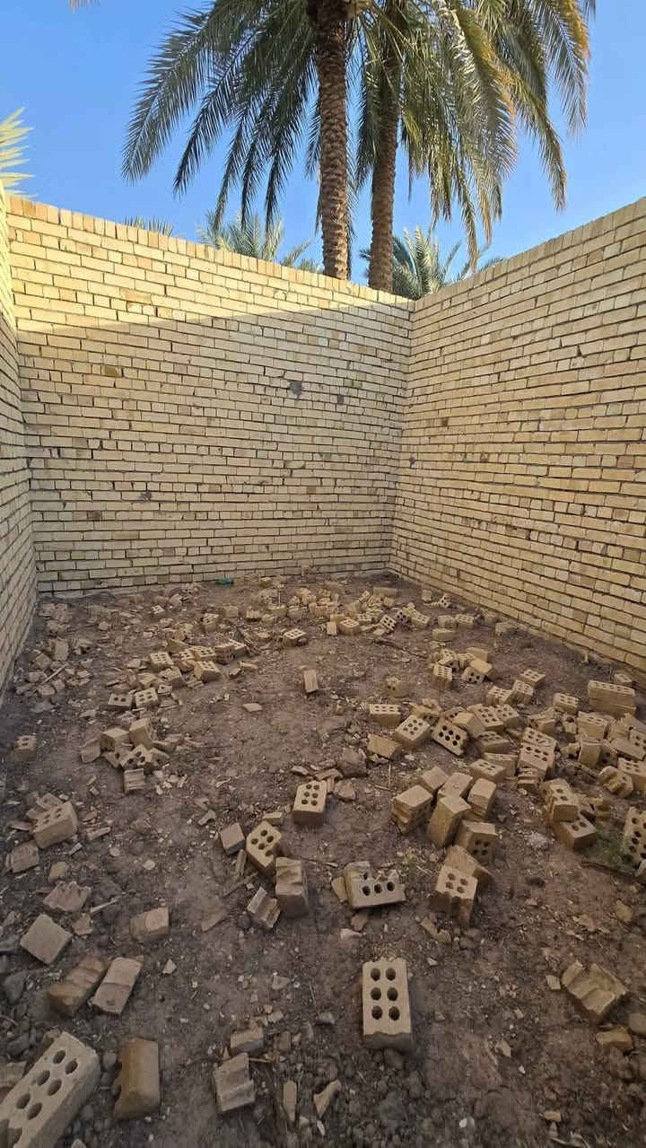 السلام عليكم هيكل للبيع طابو زراعي سند 25 مساحته 152 واجهه 8 ونزال 19 متكون من  غرفتين وهول واستقبال ومطبخ مجمع جديد خدمات كاملة قرب سيطرة الآثار
سعره 35 وبي مجال.
***********
