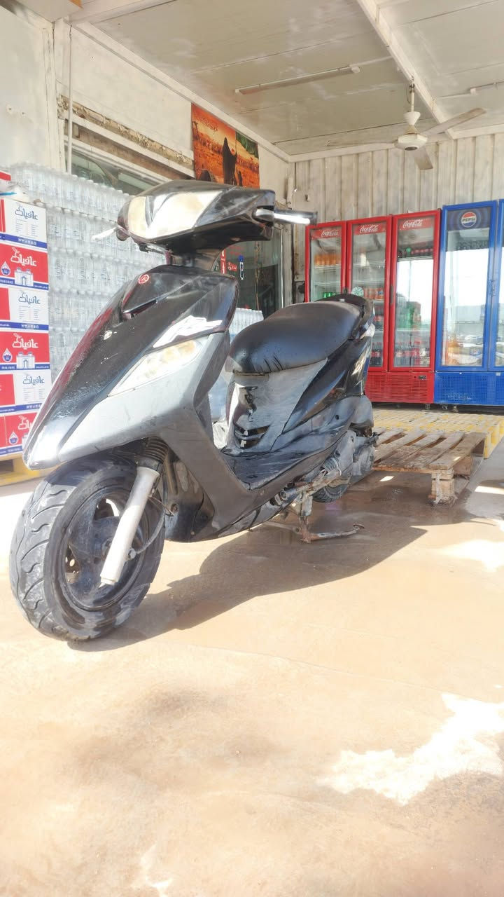 سلام عليكم دراجه ثعلب للبيع   مكينه   نظيفه ما مفتوح بيهه برغي     حله التاجيه  رقمي ***********
