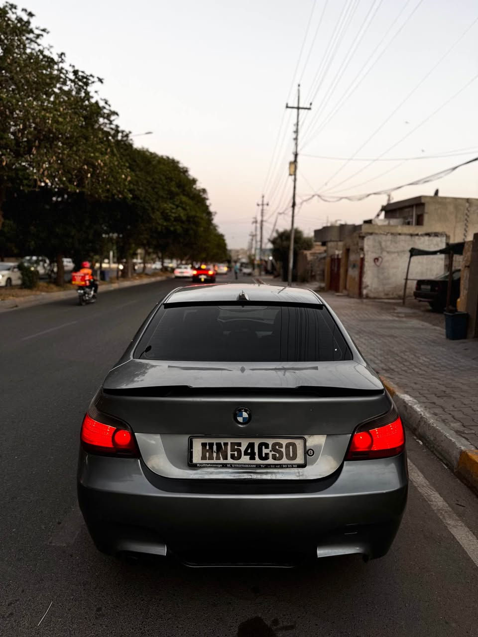 سەرەتا بەناوی خوا 
چاو و برۆ e60 2006
525 دەبڵ دیجیتاڵ ئۆتۆماتیک 6 بستۆن
گێڕ مەکینە ئەکسل 
ئەقڵێ گێڕ و مەکینە 
فویل پەمپ نۆزڵ پلاک پاتری بەشەرت 
کوشن جڵد و کارەبا و هتد...
بۆدی کید M5 
شکڵیم کردوە بە 2010 
هایدرۆلیکی گێڕ و مەکینە تازە گۆڕاوە
چوار تایەو ویلی بێ عەیب ، دەبڵی بێ عەیب
عەتەر جی سی ، هاوێنە باتمان ، قباخ لایت ،باڵی سەر سنووق M5 و هتد... 
سەیارەی ماڵە ماشااللەی ئەوێ  
فرۆشتن و گۆڕینەوە لەسەر دڵ گرتن 
گەر موشتەریت چات بکە 
ژ.م *********** كالار, السليمانية
