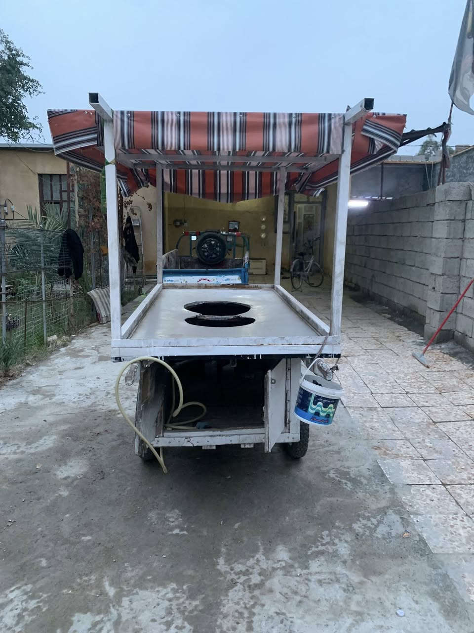 السلام عليكم عربانه لبلي جدرين 
للبيع السعر 350 بيها مجال
استفسار ***********
