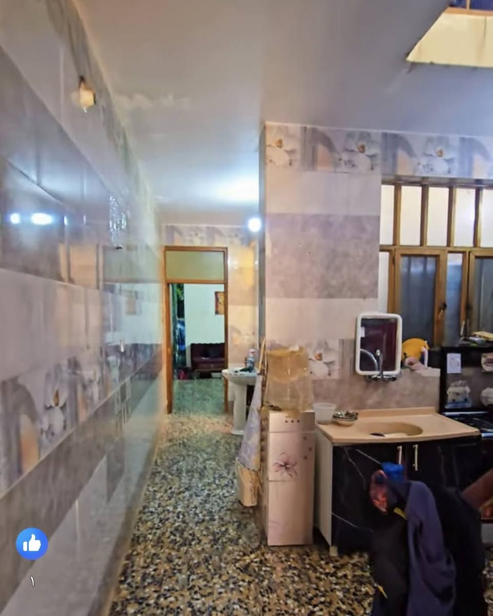 سلام عليكم بيت البيع مساحه ٧٥ متر طابو ملك صرف منطقة الانتصار مقابل مستشفى حماد شهاب طابقين مئجر حالين ٣٠٠ الف الاستفسار اتصل ***********
