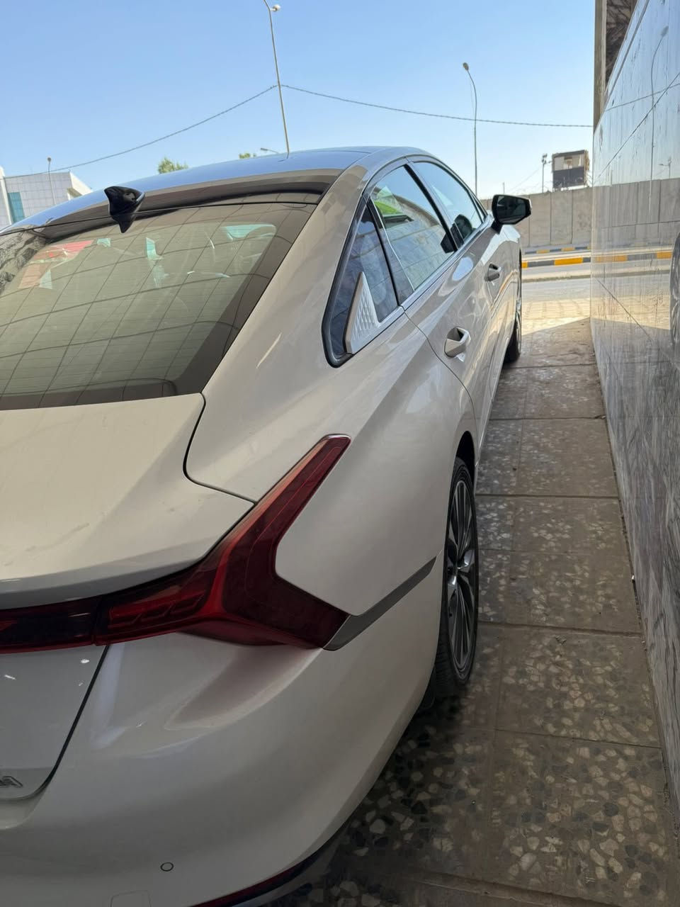 كيا k8. موديل 23 خليجي فول  مكفول كفاله عامه 
 ماعدا مكان واحد pdr
 رقم اربيل باسمي تحويل مباشر 
ماشيه 41 الف كيلو  
فتحة 
بانوراما 
حساس امامي خلفي 
بردات خلفيه
 وتحكم خلفي بالتبريد ومسجل 
اوتو هولد 
ايكو ونورمن وسبورت 
مقاعد جلد تدفئه وتبريد 
كامرا خلفيه 
4 ويل كب 19 
معروضه ب26500 وبيها مجال 
مكان السياره الدوره
***********
