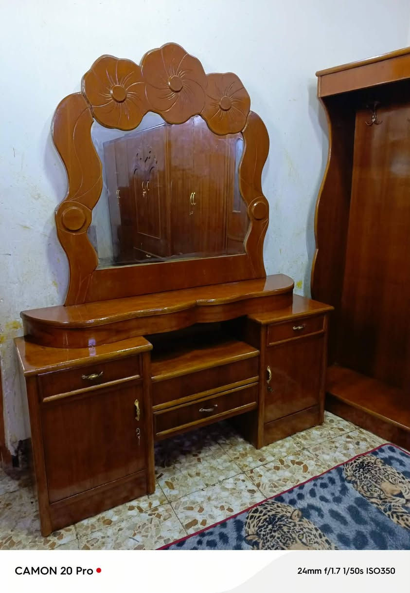 مكلف بلنشر غرفه تسكام نجاره صاج داخل وخارج ظهر جرجوبه 650وبيه مجال بسيط مكانه حله  الاستفسار الاتصال بلرقم ***********
