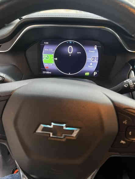 2023 🔝  bolt  ‏CHEVROLET
وارد اميركي
صبغ بنيد وجاملغ نفسهن 

ماشية   ( 23 الف ميل )  

         ( تقطع في الشحنة  الواحدة مسافة 520 كيلو )

                       حجم البطارية 64 كيلو واط
📌المواصفات :

. كراسي مخمل 

. شاشة  كبيرة

. حساسات خلفية

. كاميرا خلفية 

. بصمة دخول

. رادار امامي

. مانع تصادم

. تحديد مسار

. مثبت سرعة

. هاند بريك الكتروني 

. كشافات

. مرايا كهرباء 

. سنتر مركزي

. حساس اطارات

. مانع انزلاق abs

. شاشة اعطال

. ميديا Bluetooth, Aux, USB

 التواصل على الرقم   ***********

مكان السيارة بغداد / حي البنوك
