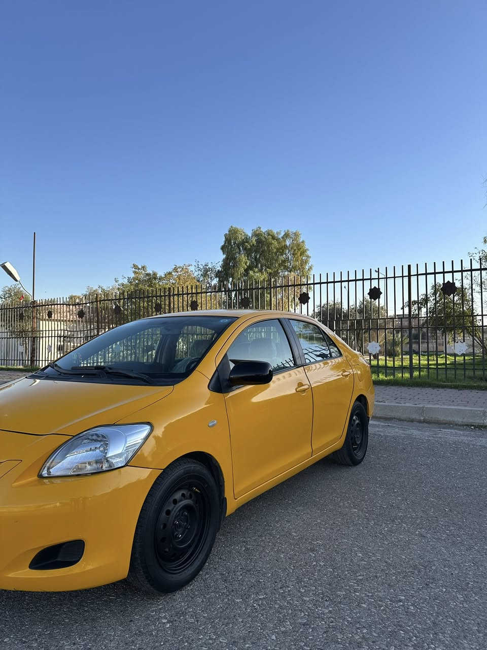 يارس 2007 خليجي محرك 1600، ضرر قطعة وحدة فقط جاملغ سايق معجون وباقي تصفيات التكسي المعروفة ، رقم جديد بأسمي ، بطاقة بانزين ، شاشة ايباد + كامرة خلفي 4k , تبريد + تدفئة 100‎%‎ ، كير + محرك 100‎%‎ ،  سيارة خير من الله ماناقصها اي شيء على اخر حباية وكله ع بلادي  
***********
*********** 
اخوان شراي اتصل مو شراي فدوه اروحلك لاتتصل وبس تسئل وتعبني وتكسر بالسيارة . سعر 85$ ميعجبك سعر اعبر المنشور .
