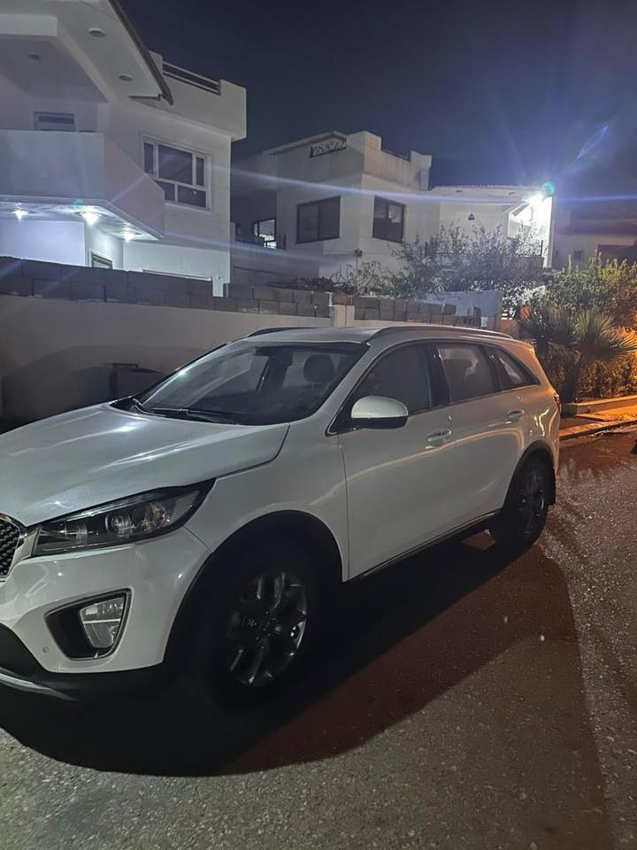 السلام عليكم سورنتوا خليجي 2016 خليجي 4 سلندر محرك دوش 2400 7 مقاعد محرك كير حداديه كلها شرط سياره بيها صبغ حافة البونيد فقط سعر البيع 168 مجال بسيط 
مكاني اربيل 
رقم الموبايل ***********
واتس اب موجود
