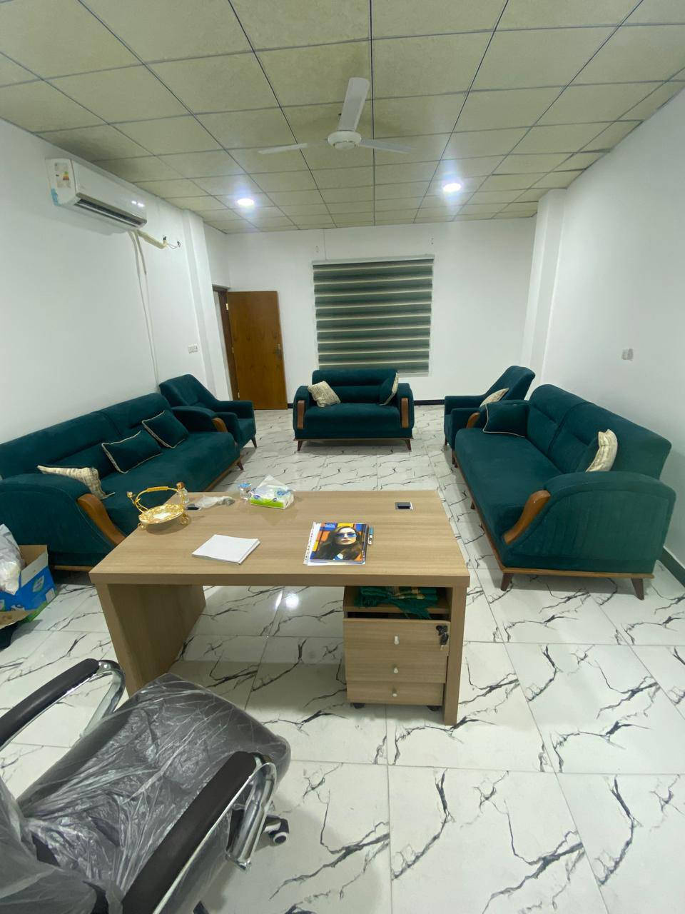 قنفات مستعمل قليل نظيف جدا مع مكتب وكرسي مكتب جديد السعر  مليون  و٧٠٠ الف فقط القنفات
الرقم ***********
