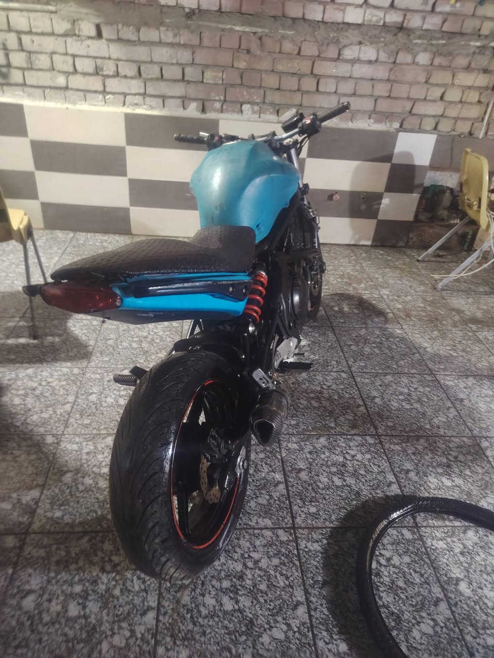 كاوسكي ٢٠١٢ محرك ٦٥٠  دراجه مكينته تخبل بيه خربطه فقط يحتاجله تريتيب الدراجه شغاله يرادله ادامه المكان بغداد ***********
