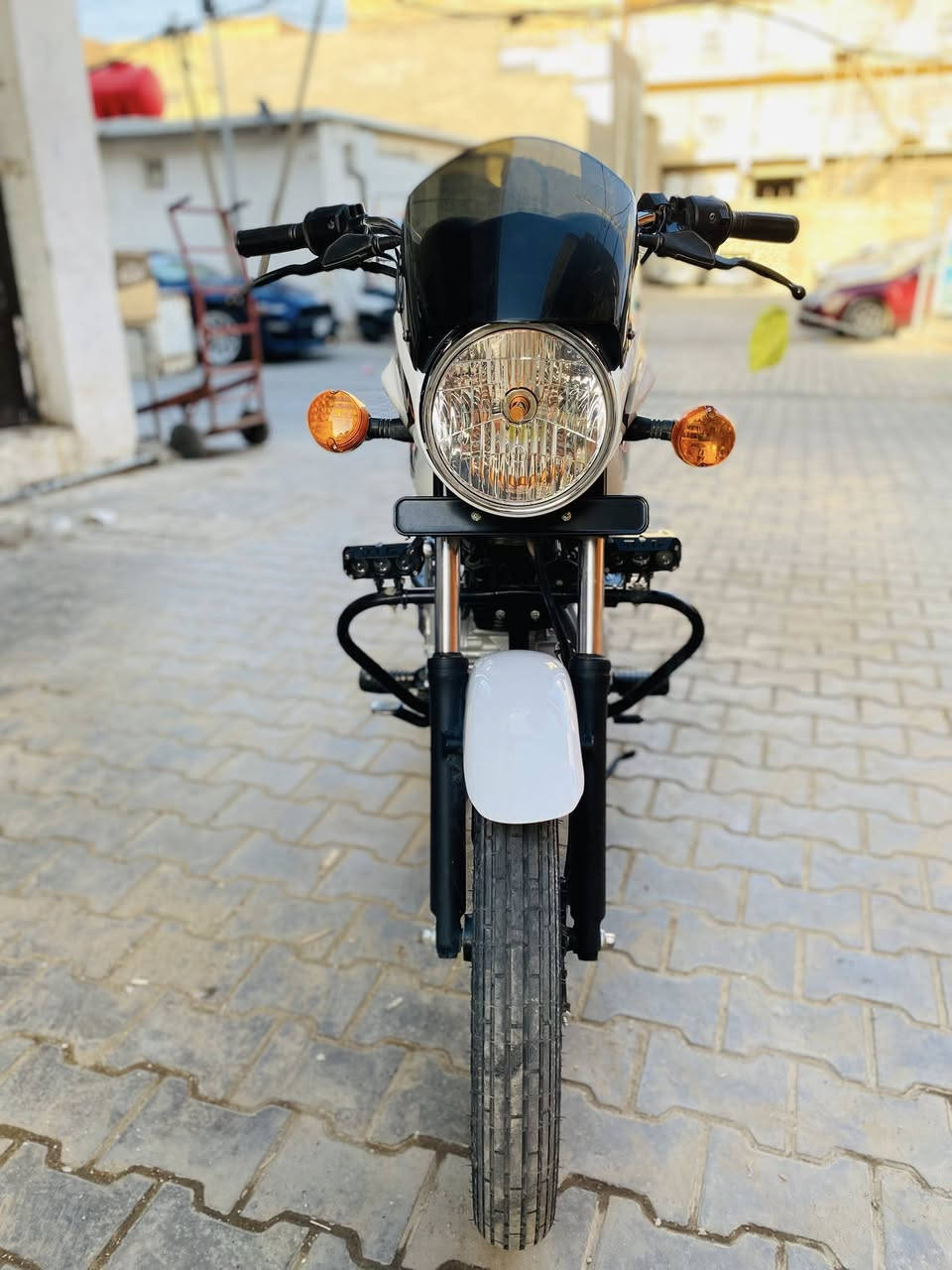 السلام عليكم بوكسر موديل 2023 كفاله عامه 
ماشيه 9 الاف بس دراجه رمبه بعدهي 
للاستفسار ‭0781 556 1415‬
