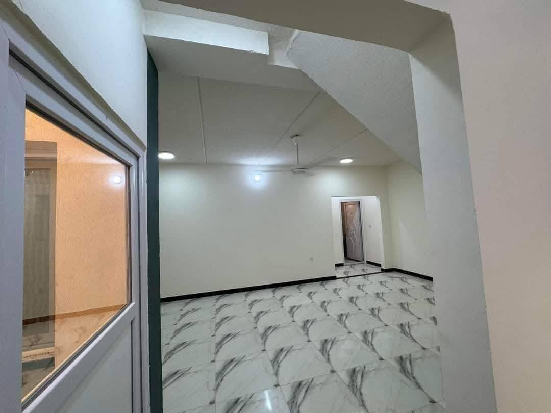 دار للبيع في مجمع قريه الغدير الثانيه 
مساحه 150 متر طابق واحد جاهز للسكن 
الدار زيرو غير مسكون مرحله ثانيه وجه كوفه 
يباع نقداً 
للتواصل والاستفسار ــ مكتب النخيل للعقار 🌴 
***********
***********
