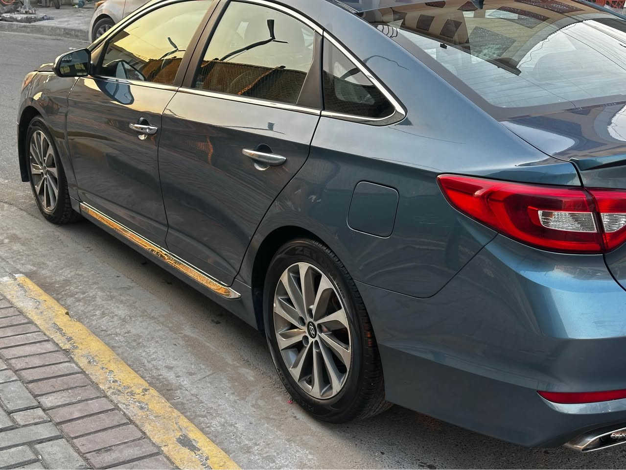 سوناتا موديل 2016 وارد امريكي مواصفات سبورت.  ليبل واحدمابيه شي مبدل

3 نوع قياده ايكو اسبورت وعادي

فتحه بلقماره

اشاير بلمري 

يدات نيكل  +ويل كروم

ترحيب للصندوق

شاشه دواره 

دواخل بيجيه 

السياره وارد امريكي حادث امامي بلبنيد وراجع كوله بلادي 

وضربه بجاملغ الخلفي بلعراق  

السعر ١٣٢وبيه مجال للشراي فقط 

للاتصال *********** بغداد, العراق
