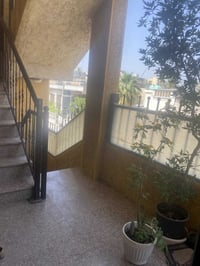 شقة للبيع تحتوي على صاله +غرفتين نوم +مطبخ وخدمات كراده داخل للاستفسار...