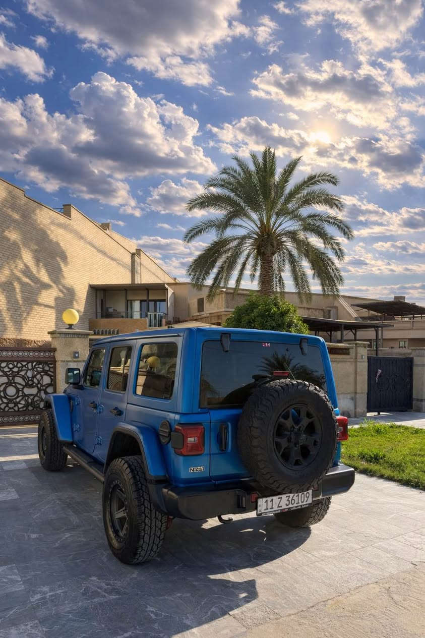 السلام عليكم جيب رانكلر  روبيكون2022
حادث السياره جاملغ وبنيد بدون دواخل السياره فول مواصفات داخل جلد تطريز السياره مغلفه ppfمات وعليه  ترفيعه Teraflx جديده 2.5سعرها 1100دولار ويل KMC سعره 1400دولار مكينه 2000تيربو كفاله كير ومكينه بدون اي نقص ماشيه 52الف مايل مكاني بغداد السيديه السعر 238وبيها مجال بسيط  
*********** بغداد, العراق
