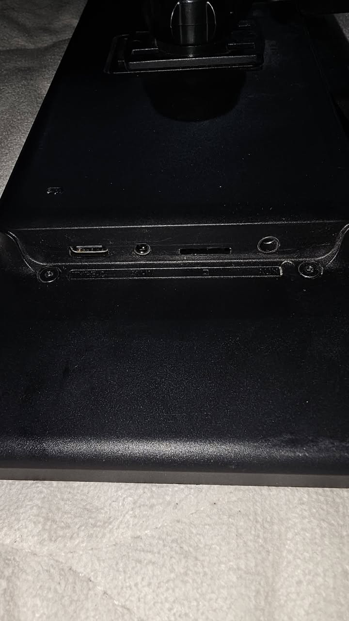 السلام عليكم
شاشه دراجه +داش كام كامره تسجيل بس خلي رام تسجل 
تشغل /خرائط ويز/ وخرائط كوكل/ وكل الخرائط /اندرويد اوتو /كاربلاي/ تعكس شاشه المبايل/ يوتيوب /جميع التطبيقات تشغل /بيهة منفذ AOX/وبلوتوث للربط مع الامبي ثري 
تشتغل على شاحنه تايبسي مالمبايل 
السعر ٧٥ الف
***********
