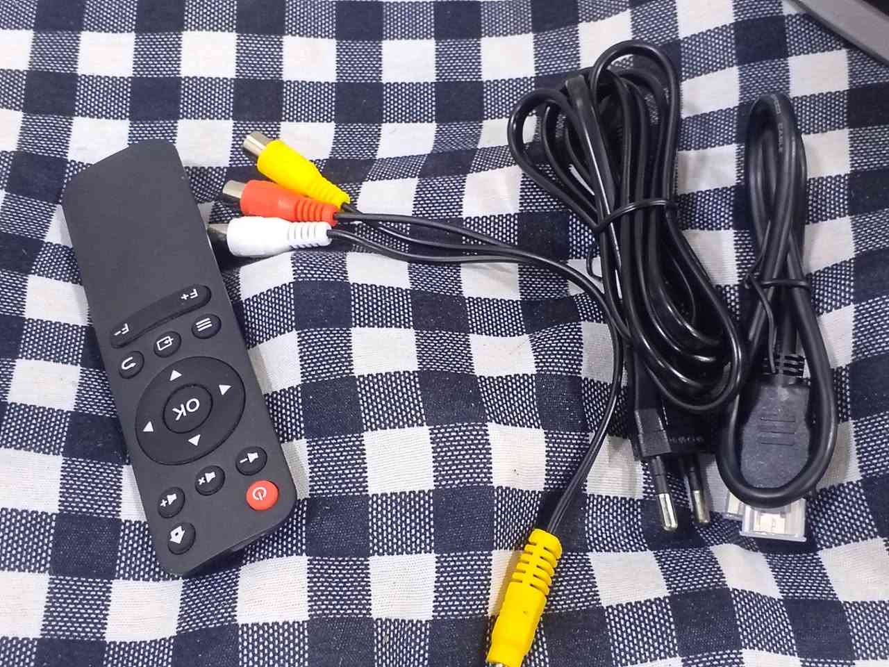 Projector.
نظيف وجديد مستخدم قليل .
فول مواصفات : 
دقة دمعة .
بلوتوث .
كيبل HD و AV و Power .
كنترول بلوتوث بدون تگطيع .
سماعات من نفس الجهاز .
مروحية تبريد .
وبي مدخل سماعات سلكية مال موبايل .
بالكارتون مع جميع الملحقات.
السعر 85 الف . 
الايسر حي الشيماء .

رجاءً الموشراي لا يدخل خاص .


**إذا كنت صاحب هذا الإعلان وتريد حذفه لأي سبب، رجاءا أرسل رسالة إلى الدعم الفني**