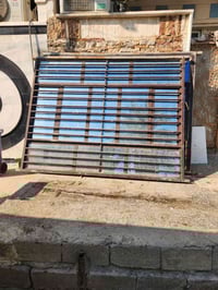 شباك البيع هوه وجام حديد ثقيل مترين ونص عرض طول متر ونص 07713015666