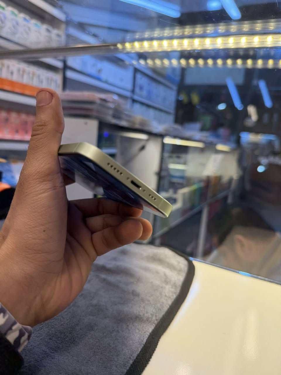 ١٢ عادي ذاكرة ١٢٨نظافة ١٠٠٪؜ 
بطارية ٩٠٪؜
سعر ٣٧٥ الف  بي مجال 
تواصل : ***********
او خاص
مكان : بغداد / دورة / صحة
