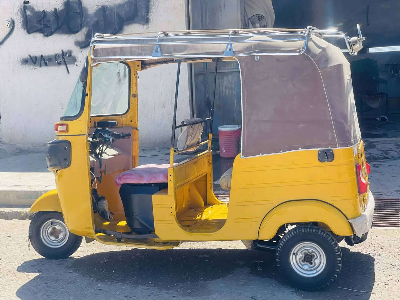 سلام عليكم تكتك البيع مديل 19 شهر 8 رقم وسنويه بيه طخات لوحات نكليزي تحويل ثاني يوم مجفته تجفيت شركه   مكاني رفاعي الخاص مقفول التصال ***********
