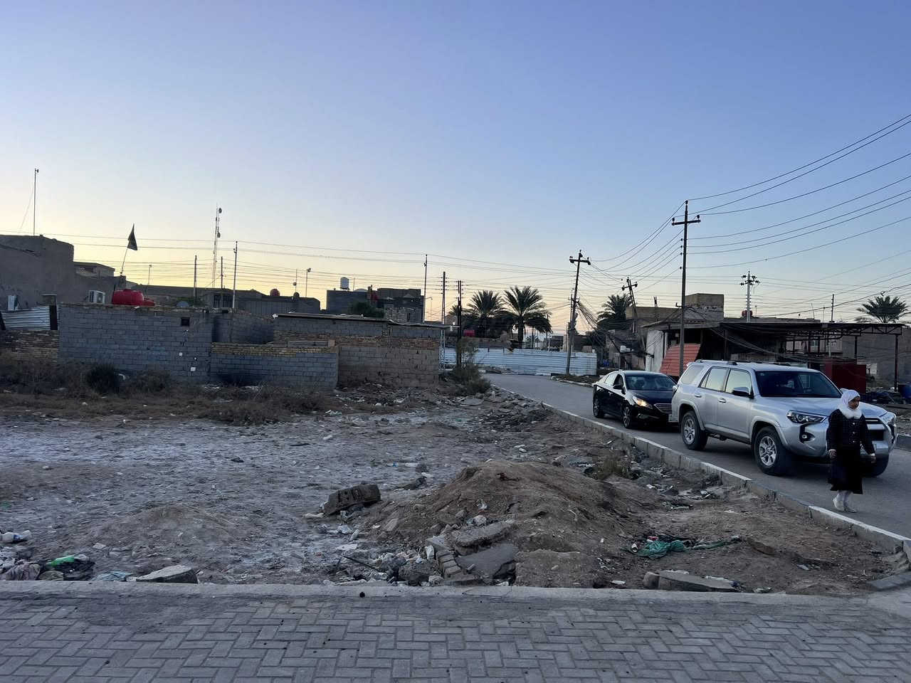 قطعه طابو صرف ٤٠٠ متر ركن ام الهوى القديمه شارع الباشا وتدخل على اليمين كما موضح بالفديو خدمات كاملة مدارس قريبه ع شارع العام نص شارع الباش تباع اجزاء مو مشكله 
الاستفسار /***********
