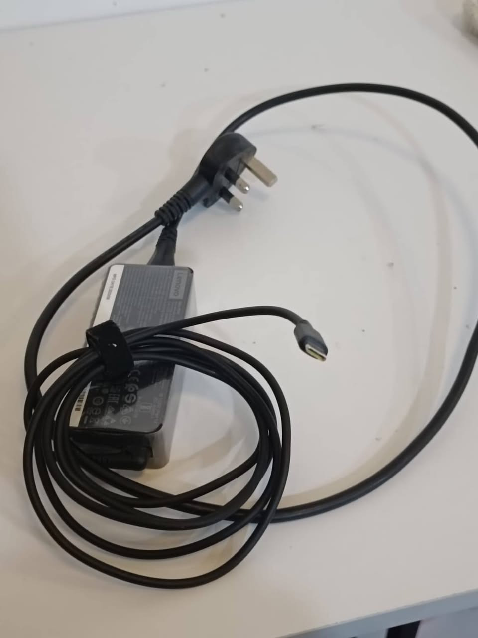 السلام عليكم لابتوب للبيع استخدام كلش قليل شخصي
LENOVO YOGA L 13 
  الجيل العاشر ويندوز 11 اصلي 
فول سلم  فول نحافة 
لمس قلم واصبع 
حجم الشاشة 13.3 فول اتش دي FHD
معالج Core 5iكور اي  5i جيل  10 
رام  16 كيكا   DDR4
هارد SSD 256G 
كرت شاشة راخلي انتل 8 كيكا 
منفذ يو اس بي 3 عدد 2 
منفذ تايب سي 2 + ثندر بولت
منفذ HDMI 
منفذ SD CARD 
كاميرا اتش دي 
كيبورد عربي انجليزي 
بصمة اصبع 10 
بطارية ليثيوم 
الرام يتطور 
 يشغل برامج هندسية  اوتوكاد برامج تصفح برامج تواصل كلشي يشغل 
لابتوب نظيف كلش يخبل استخدام كلش قليل
يفيد الطلاب او مهندسين او مصممين  يتحمل كل البرامج 

مكاني بصرة بالجنينة بشارع المصلحه 

السعر 450 

رقمي ***********
