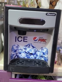 ثلاجة للبيع مع جهاز بلوري مع ثلجالسعر 300 07721383630