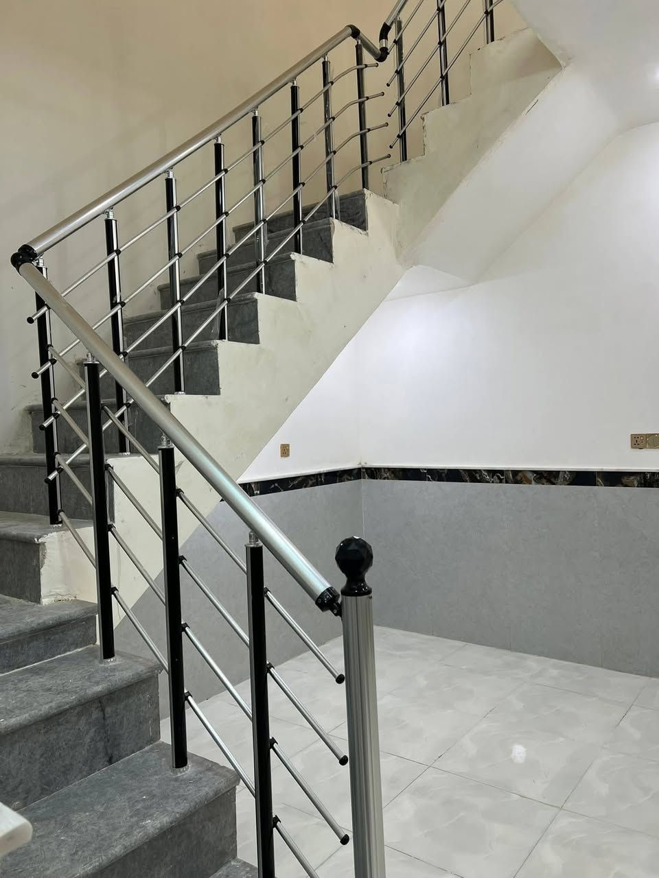 دار ١٠٠م مربع بنفس التصاميم  حي العرضات الاولى ركن طابو صرف فقط بيع نقدي
***********
