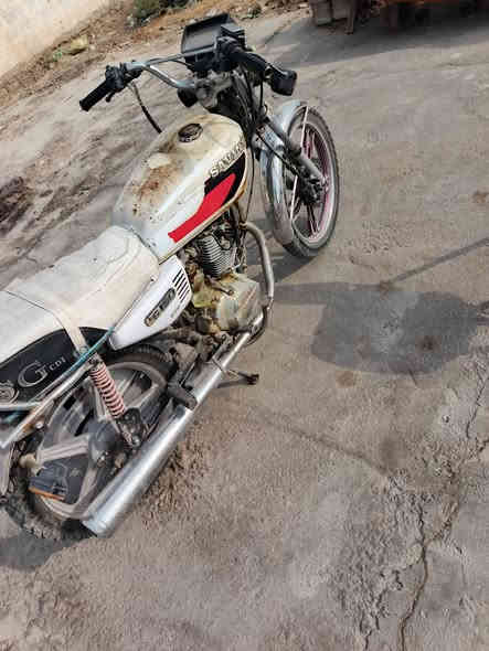 درجه خمسه كير أوراق كامله
نقص كهربيائيات وكابريتار فقط
مكان جسر ديالى جديد
السعر350 بيه مجال ***********
