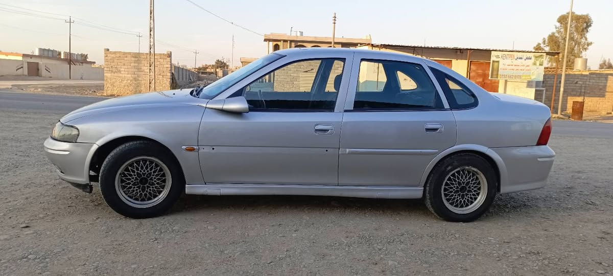 فكترا. 2001كير ومحرك اكسن سياره حيل حلوه بس الداخل شوي مهمل للبيع او مراوس ابيوايدي نضيف مكاني موصل ***********
