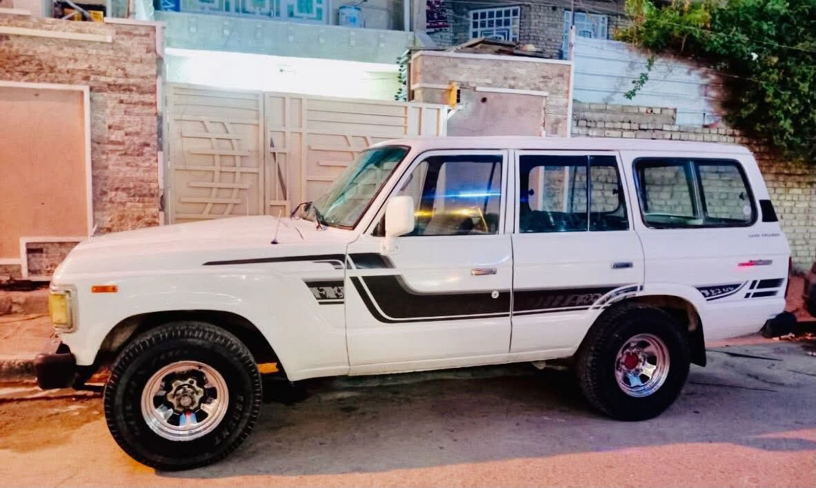 لاندكروز موديل 1989
كير  ومكينه. بطه
سعرها ٤٥ وبيها مجال
مكان بغداد البلديات
***********
