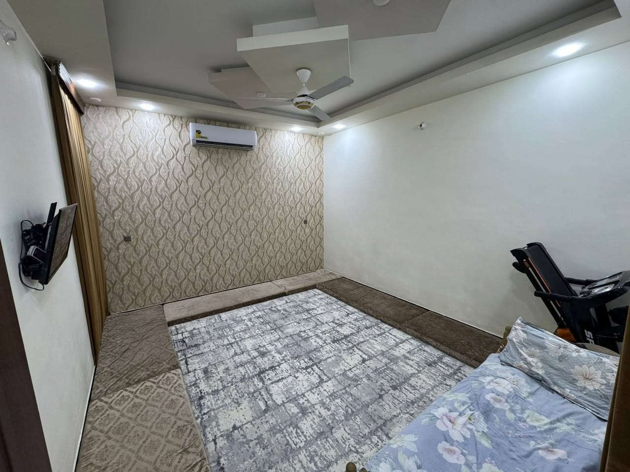 🔺🔺🔺للبيع🔺🔺🔺
🔴بيت للبيع حي الضباط الثانيه🔴

🔺المساحه /280 متر 

🔺العرض /14 متر 

🔺النزال /20 متر 

🔺الشارع /8 متر 

🔺يبعد عن الشارع العام /20متر 

📍خلف بيت ابو الگبه📍

🔴يرهم استثمار وارد شهري او سكن اعتيادي🔴

🔺🔺السعر /تفضل خاص
وتساب /***********

🔺منقطعات واحد عن الثاني ثلاث مشتملات بموقع واحد ومميز وواصل جميع الخدمات 🔺

موقعنا /محيط العسكري مقابيل اسواق عطوفه 1

🔺مكتب الشواهق للعقار🔺

محمد  النومان /***********

مصطفى الحلبوسي/***********
📞📞واتس اب 📞📞
