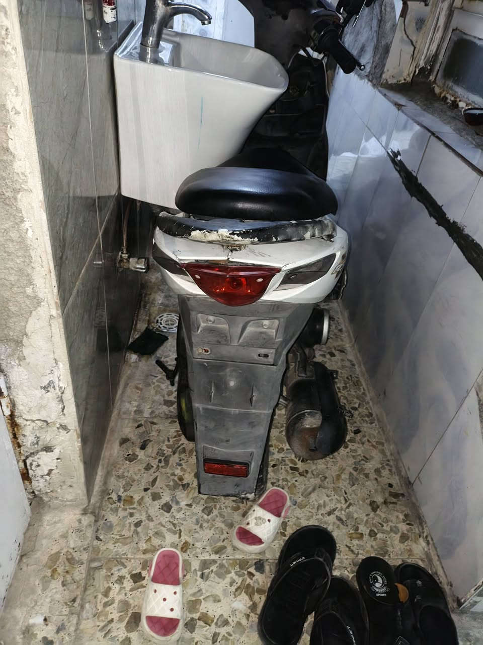 للبيع أو مراوس سعر 450 وبيها مجال مكفوله كفاله عامه واتساب *********** بغداد مدينه الصدر
