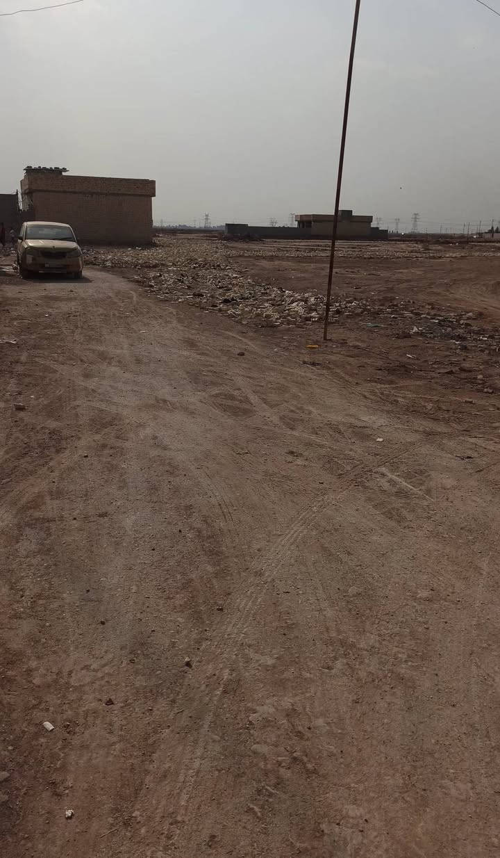 السلام عليكم... يوجد لدينا قطع اراضي للبيع خلف مطعم الديوان... جميع الخدمات بيها ماء.. كهرباء... تبليط...  والمساحات مختلفة حسب الطلب... للاستفسار الاتصال بالرقم...***********
