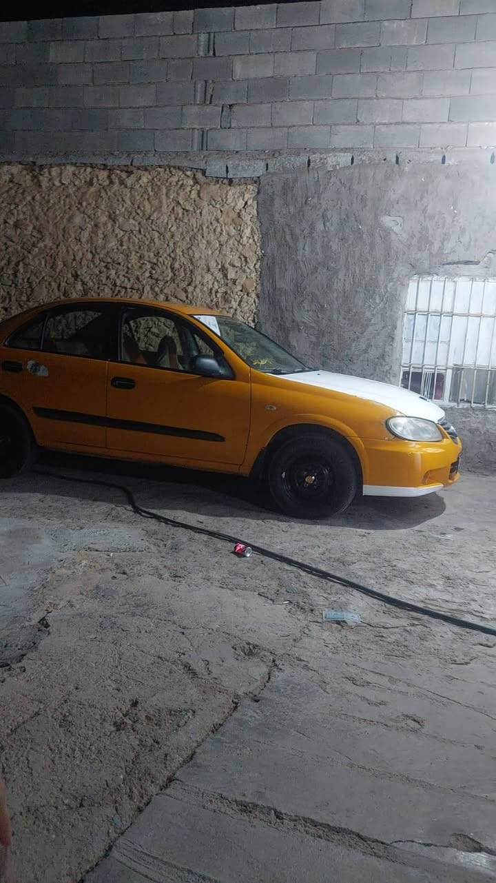 سني موديل 2010 للبيع بيهه قطع ٢  مصبوغه  لون اصفر
سعر ٦٥ وبها مجال قليل ***********
