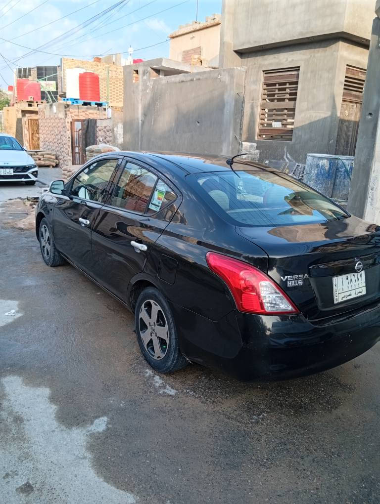 نيسان صالون فيرسا لون أسود موديل 13 كير مكينه ممتازه علما كيرها مرغوب ابو القطر ايتي بيها ضربه بالجاملغ ومبدل ومصبوغ وبيها صبغ بالبنيد للاتصال *********** عنوان بصره واتساب موجود السعر 75 البصرة, العراق
