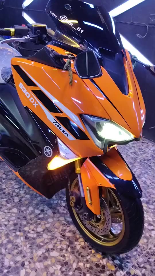 TMAX 19 DX
مكينه مكفوله بلكارتون   . بيها ملاحضات تفاصيل خاص   بغداد ***********
