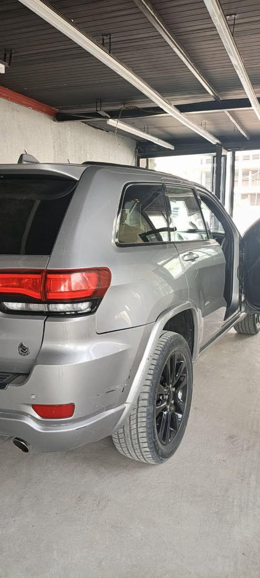 السلام عليكم للبيع جيب كراند شيروكي 20 اصل بلاك توب مواصفات شنو بالك مواصفات بيها مكينه كير حداديه تبريد طخم تاير كله بالظمان والشرط مكينه ٦سلندر  تو ويل
 ظررها جاملغ وبنيد بدون اي دواخل رقم بصره تحويل مباشر مكاني البصره دور النفط اي استفسار *********** سيد وسام 
السعر 222
