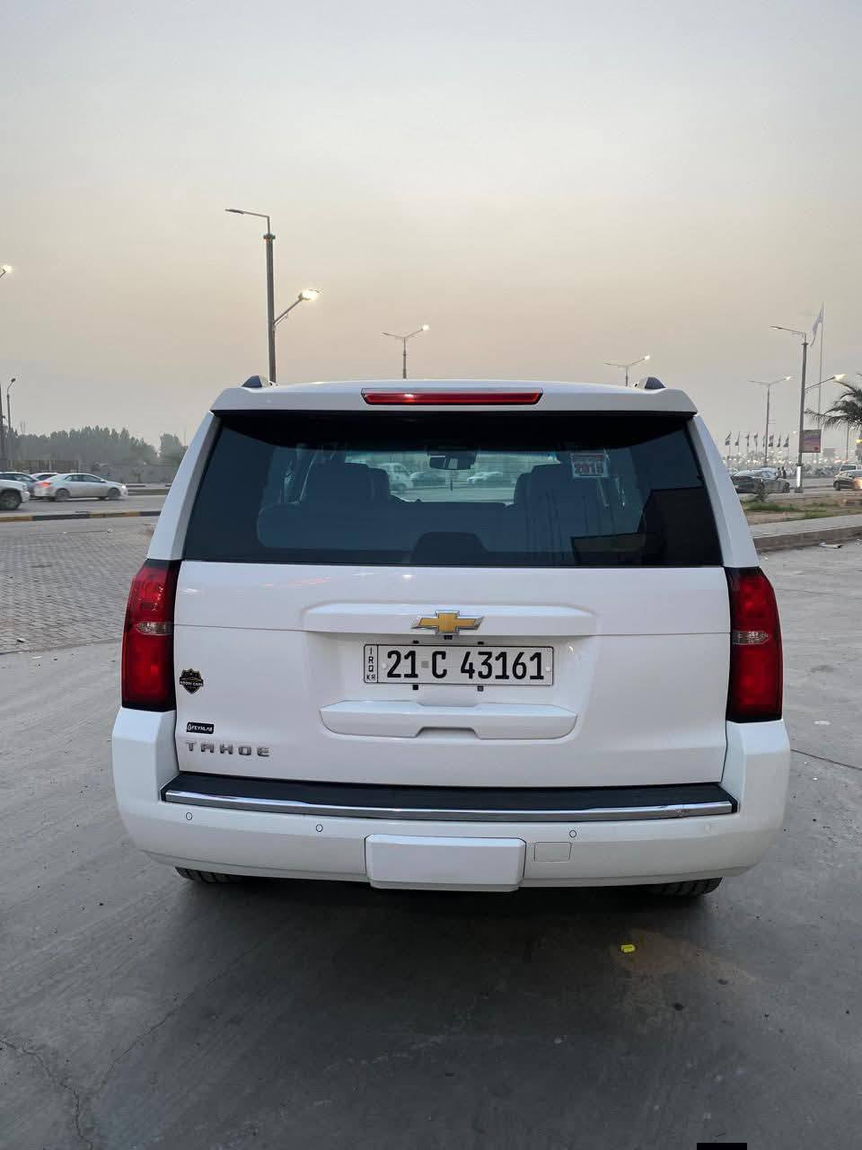 سلام عليكم شوفر ليت تاهو موديل 2015 خليجي وكالة المنصور فول موصفات 
واحد ع واحد LTZ 
رقم سنويه كله جديد 
كفاله عامه ضربه وصبغ وتبديل 
ماشيه 113KM
السعر 280. وبيها مجال 
رقم الموبايل. ***********
