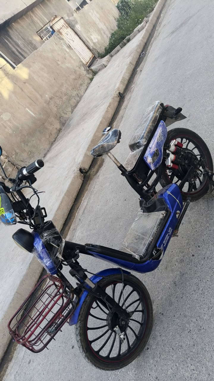 السلام عليكم ماطور شحن للبيع بطريات ممستخدمات شهرين  شرط فول لون ازرك مثل مموجود بلصوره السعر 150 وبي مجال وتسابي ***********مكاني موصل حي سومر
