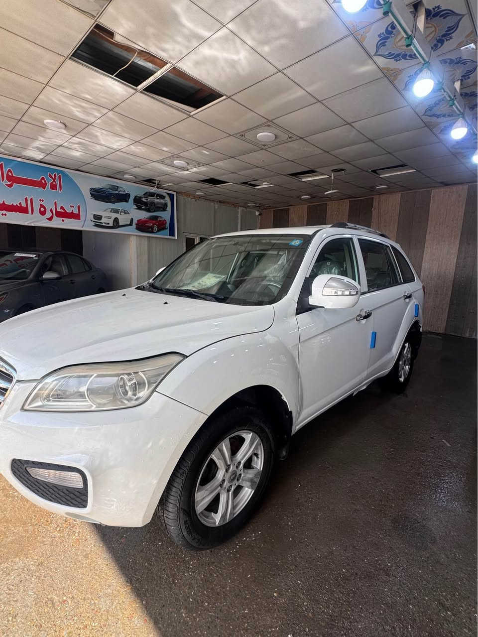 ليفان موديل ١٦ محرك ٢٠٠٠ كير عادي السياره كلها كفاله او ع وضع الشركه ما عدا الباب الخلفي ربعه صبغ مكينه كير صدر تبريد تخم تاير كله جديد سعرها ٦٥ 
*********** بغداد, العراق
