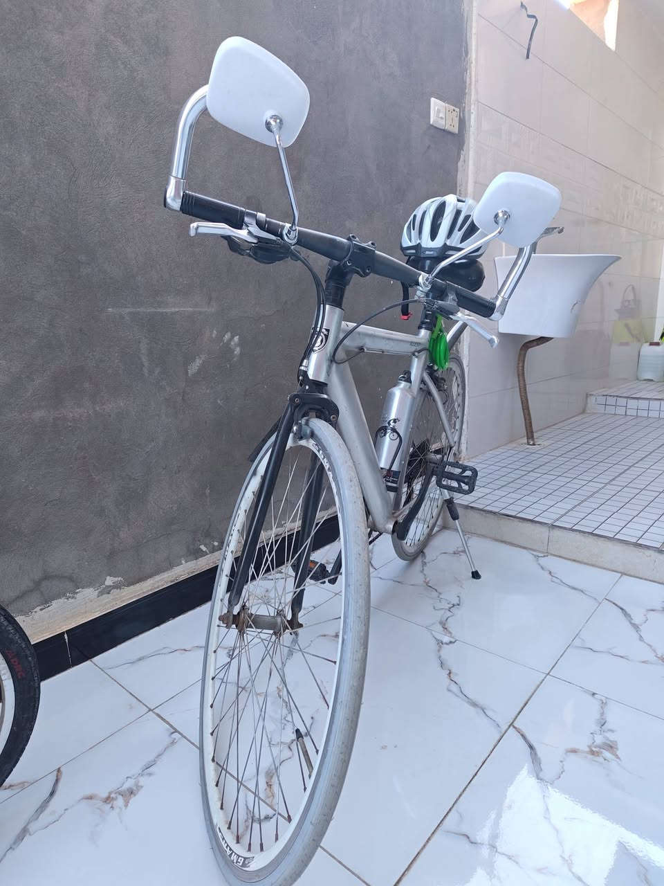 بايسكل للبيع
المنيوم 
خفيف ريشه
سرعات مختلفه
نظافه جدا حلوه

الملحقات
__________
خوذه اشاره 
مطاره
قفل صونده
مرايات زوج
يدات اضافيه
***********
بغداد جسر ديالى الجديد
