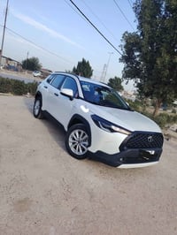 كورله كروز 2025للبيع السيارة مواصفات خليجي كشافات  حساسات امامي وخلفي ...