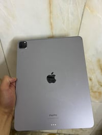 ايباد M2 للبيع ذاكره 128 بطاريه 86 كلشي ما مبدل بي بس بي ضربه خفيفه وش...