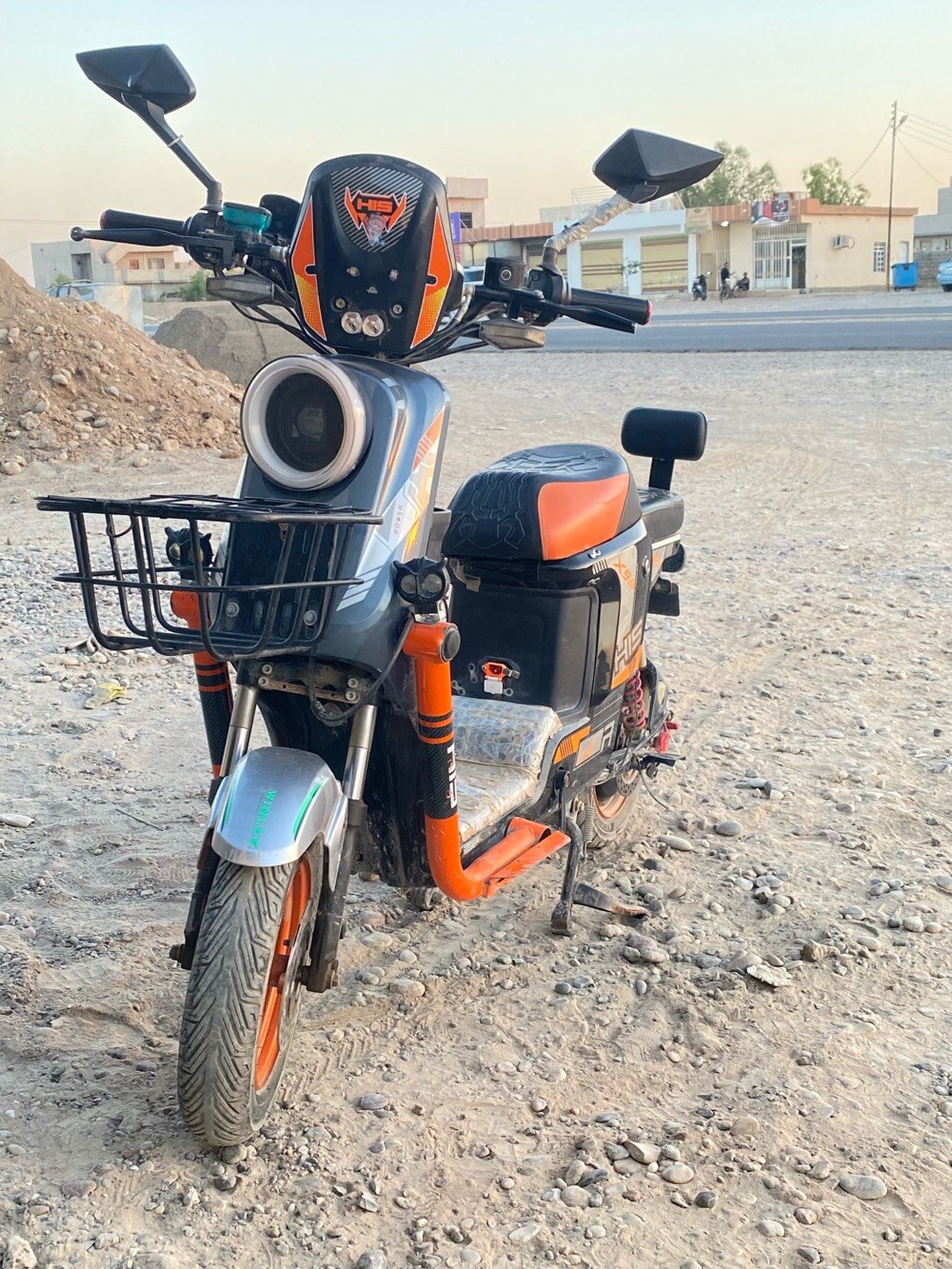 سلام وعليكم ماطور شحن X900للبيع بطاريات جدد بصمه تشغيل عن بعد كهربيات كلها شغاله السعر٣٦٠وبيه مجال المكان قضاء العلم قرب صيطرة***********/14