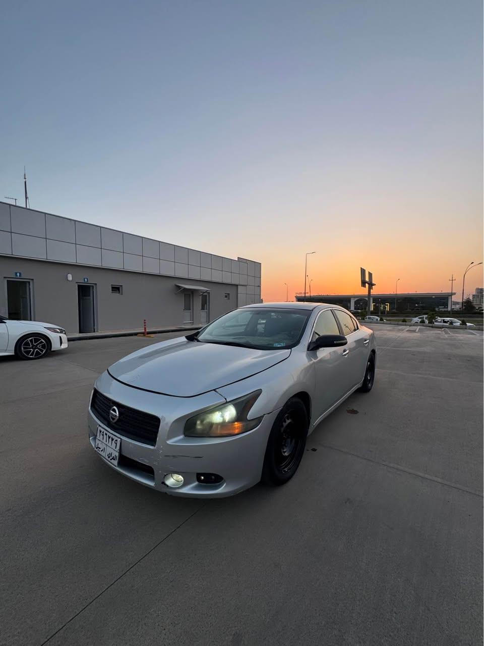 Nissan maxima
مۆدیل ٢٠١١ 
فول فول قەپات مواسەفات 
٣ بەسمە 
دەبڵ گێر تۆماتیک عادی سپۆرت گێر شەفت 
تەبرید سارد گەرم دەبڵ ڤانە کوشن سارد گەرم 
کوشن جلد کارەبای خەزن میمۆری 
سوکان ڤۆلیۆم تحدید سرعە سوکان خەزن هیتەر 
شاشە گەورە ماپ گیپی ئێس ٦ سیدی بلوتوز دیڤیدی کامیرە 
سلایت پەردە بیلاد کارەبای هەر چوار دەوری حاسە تراکشن 
٤ جام ئاوێنە ئۆتۆ ئاوێنە شەفت ئیشارە 
دەبڵ گزۆز باڵ تاخم تایەی خاوێنە 
سەیارەیەکی جوان و خاوێنە گێر و مەکینە و کارەبایەتی مەزبوتە تەقە رەقەی نیە نرخی ٧٠ وەرەقەیە و کەمێک مەجال ١٢ وەرەقەی غرامە لەسەرە لە سعری دێتە خوارێ 
وەک بۆیاخ بە کامل بۆیاخ دەیفرۆشم بەس براوە بەشەرت
ناونیشان هەولێر 
ژم*********** أربيل, العراق
