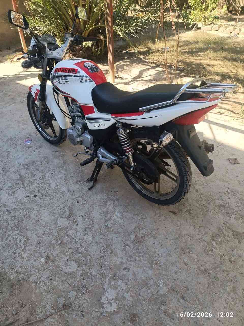 السلام عليكم هيوشه للبيع الدراجه نضيف وجاهزه موديل 17 بيها اوراق سعرها 600 وبيها مجال 
مكاني كرمه/ ***********
