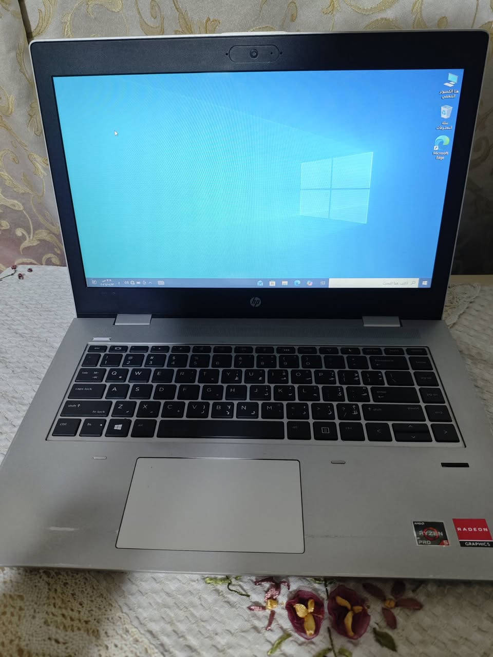 السلام عليكم
لابتوب hp كارت شاشة خارجي للبيع 
مواصفاته:
معالج:Rayzen 5 pro 2500U
كارت الشاشة: AMD Radeon Vega 8 1GB
الرام: 16GB
الذاكرة:256 SSD
الشاشة حجمها 14 
و حالة الشاصي جيدة و بي شخوط ما تأثر على الاداء
وياه شاحنته و ماوس 
رايدهن ب250 و بيهن مجال بسيط
عنواني بغداد-الدورة
هذا رقمي و بي واتس ***********
