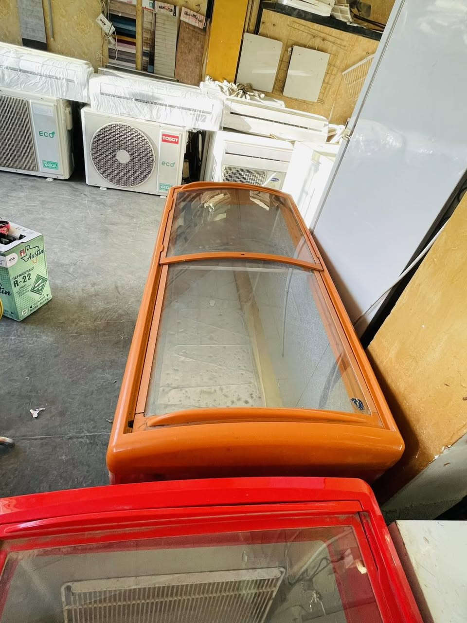 تتوفر عارضات #ايس_كريم 
احجام ١٨ و١٦ 
بلاديه وضع شركه  
للاستفسار :***********
