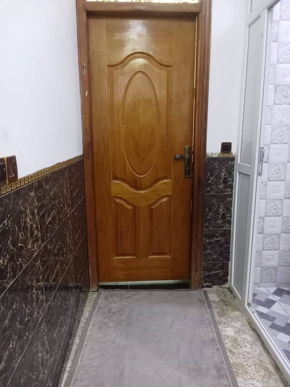 السلام عليكم ورحمة الله وبركاته
بيت للبيع ١٠٠ م طابو زراعي سند 25
بغداد الكماليه قرب ابو علي الدراجي بكاع اخت ابو رشاد كافة الخدمات
سعر مناسب للإستفسار الاتصال ***********
مع أرض مساحة ١٠٠ م
